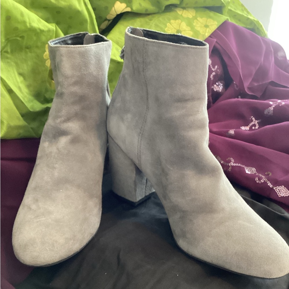 Steve Madden Gray Leather Suede Booties